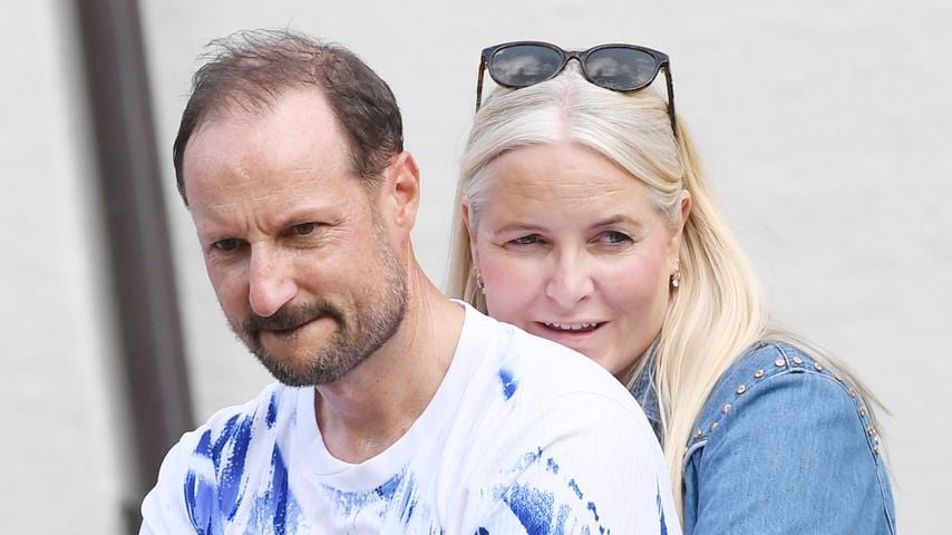 Kronprinz Haakon und Kronprinzessin Mette-Marit beim Freundschaftsfußballspiel in Skaugum, Asker, 11. Juni 2025