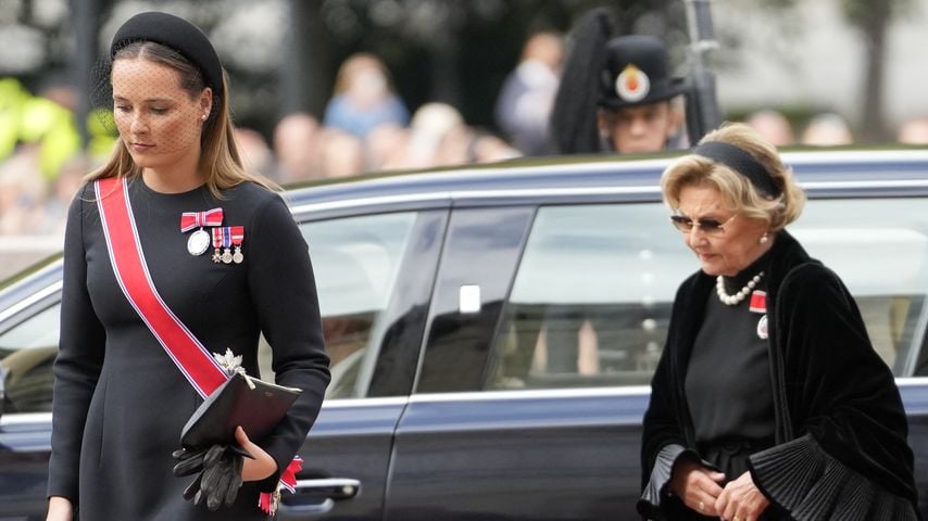 Kronprinzessin Ingrid Alexandra und Königin Sonja treffen am Storting zur Vereidigung von König Haakon VIII ein, Oslo, 1. September 2026