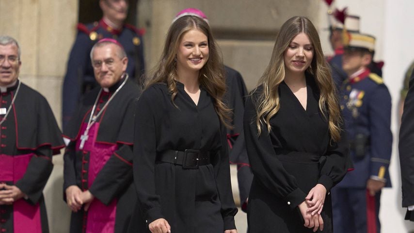 Kronprinzessin Leonor und Prinzessin Sofia bei der Willkommenszeremonie für Papst Leo XIV. im Königspalast in Madrid