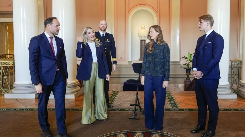 Kronprinz Haakon, Kronprinzessin Mette-Marit, Prinzessin Ingrid Alexandra und Prinz Sverre Magnus empfangen Paralympics-Athleten im Palast