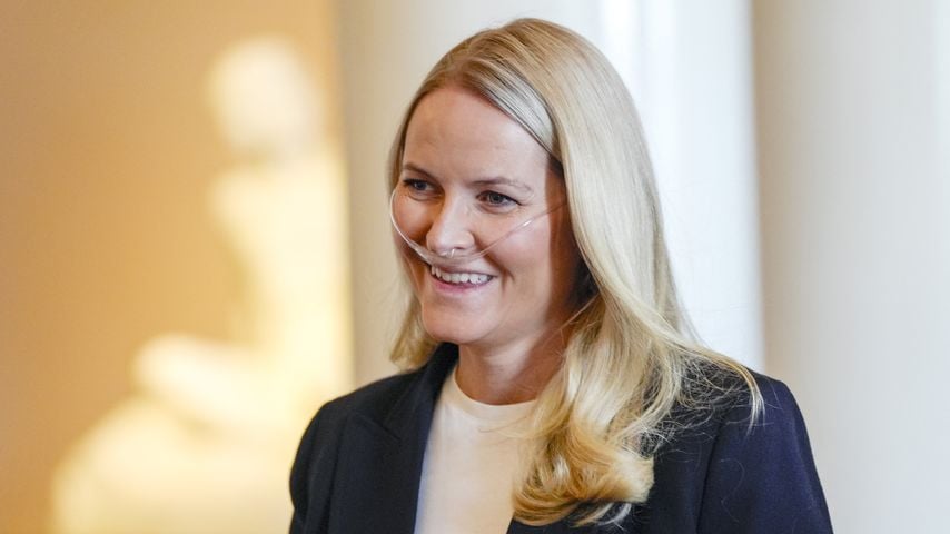 Kronprinzessin Mette-Marit begrüßt Gäste bei einem Empfang für Norwegens Paralympics-Athleten im Palast in Oslo, 10. April 2026
