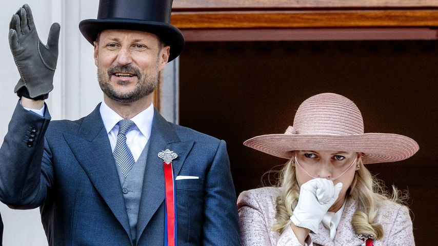 Kronprinzessin Mette-Marit und Kronprinz Haakon feiern den Nationalfeiertag am Königspalast in Oslo