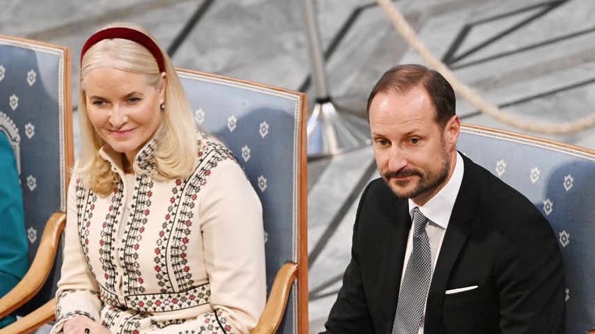 Kronprinzessin Mette-Marit und Kronprinz Haakon bei der Zeremonie des Friedensnobelpreis 2024
