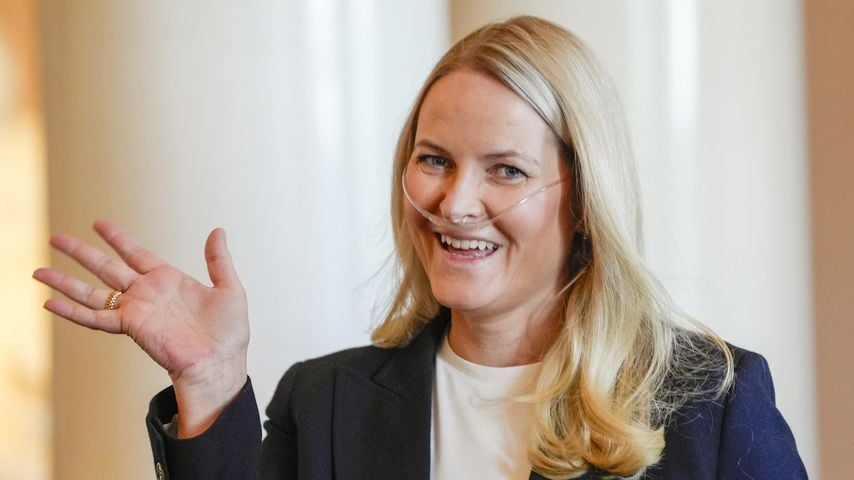 Mit Sauerstoffgerät: Mette-Marit besucht Marius im Gefängnis