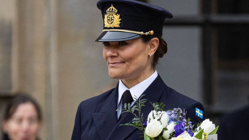 Kronprinzessin Victoria feiert Namenstag in Militäruniform