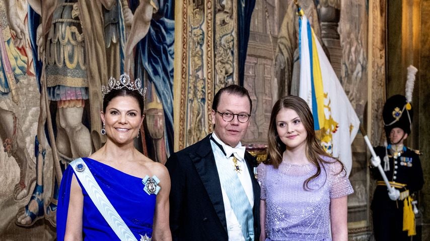 Kronprinzessin Victoria, Prinz Daniel und Prinzessin Estelle beim Galadinner zum 80. Geburtstag von König Carl Gustaf in Stockholm