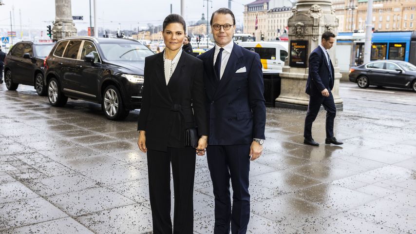 Victoria und Daniel von Schweden bei Anlass im Partnerlook