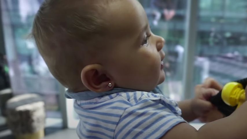 Kyla Harrison beim Piercer