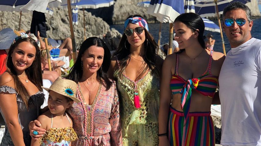 Kyle Richards und Mauricio Umansky mit ihren Töchtern