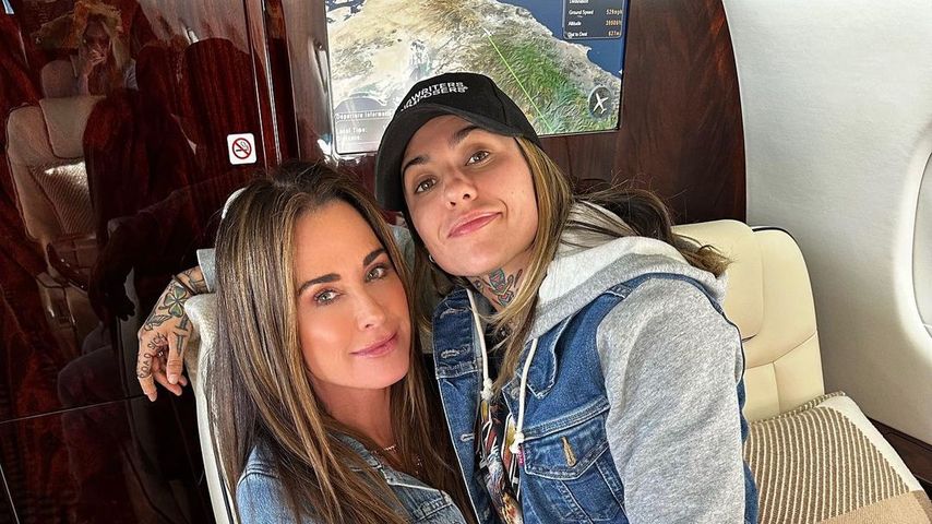 Kyle Richards und Morgan Wade im Flugzeug