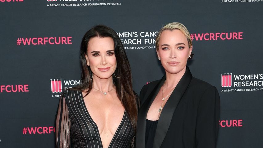 Kyle Richards und Teddi Mellencamp Arroyave bei "An Unforgettable Evening" zugunsten des Women’s Cancer Research Fund im Beverly Hilton