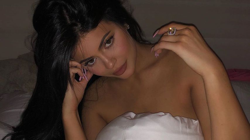 Liebeskrise mit Travis: Kylie Jenner posiert nackig im Bett!