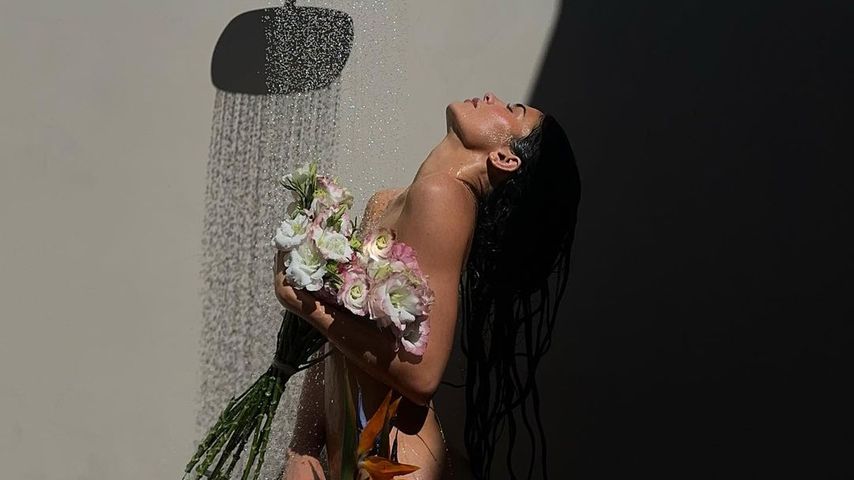 Wegen Travis-Aus? Kylie Jenner posiert nackt unter Dusche