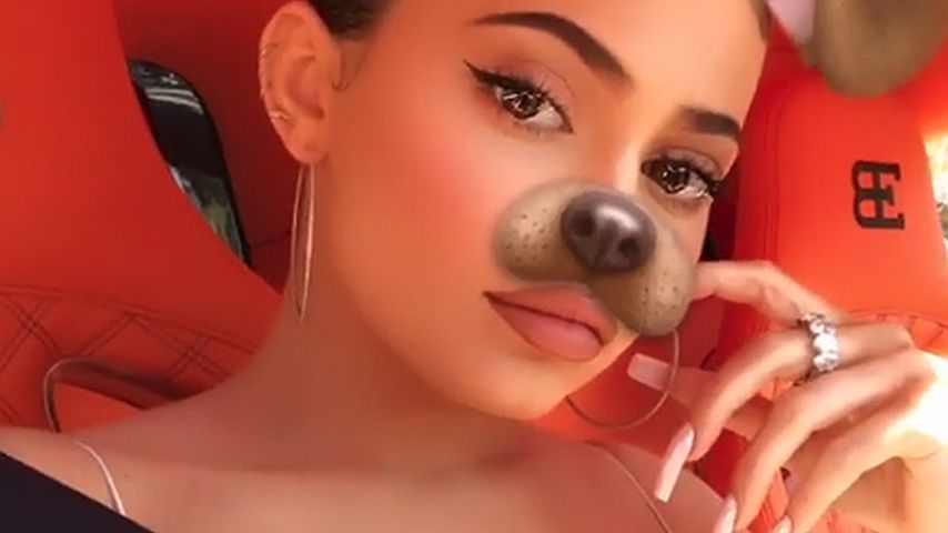 Fans sind empört: Kylie Jenner filmt sich beim Autofahren!