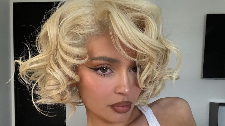 Krasse Veränderung: Kylie Jenner trägt jetzt blonde Locken