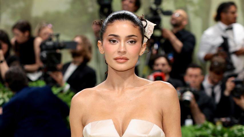 Kylie Jenner im Kleid von Oscar de la Renta