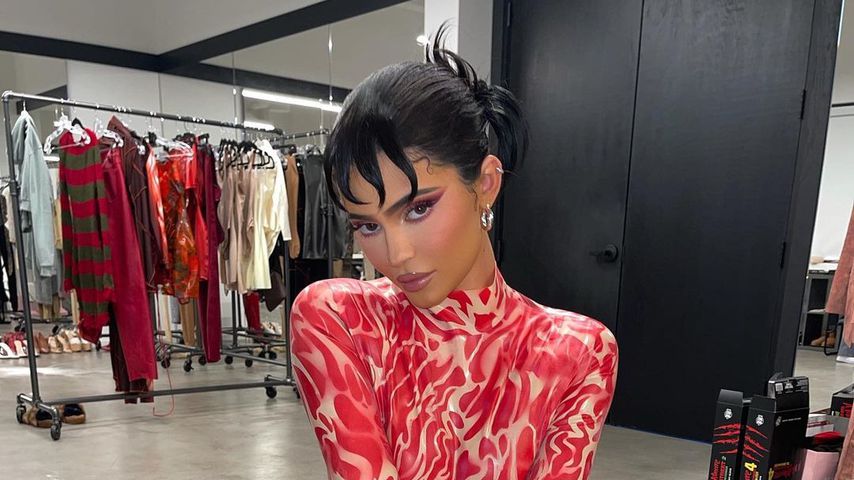 Komplett nackt: Kylie Jenner posiert blutverschmiert im Netz