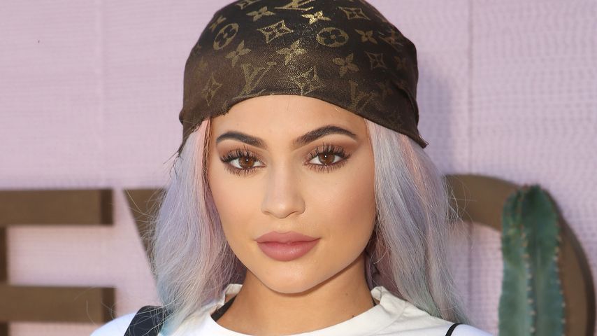 Dresscode Overknees? So heiß sahen Kylie Jenners Gäste aus!