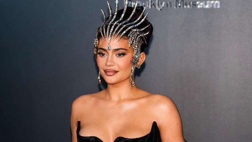 Wow-Auftritt: Kylie Jenner begeistert im Diamanten-Look!