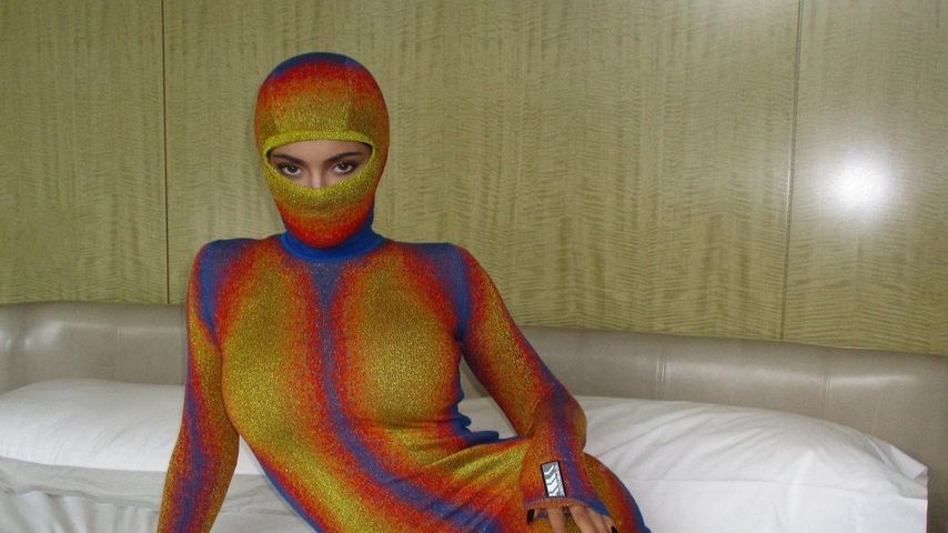 "Bandwurm": Fans feiern Kylie Jenners Outfit gar nicht!