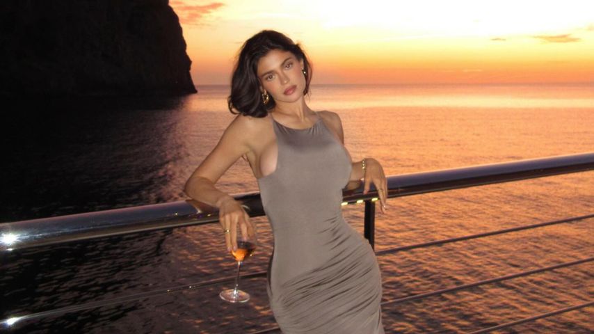 So sexy posiert Kylie Jenner im Sonnenuntergang auf Mallorca