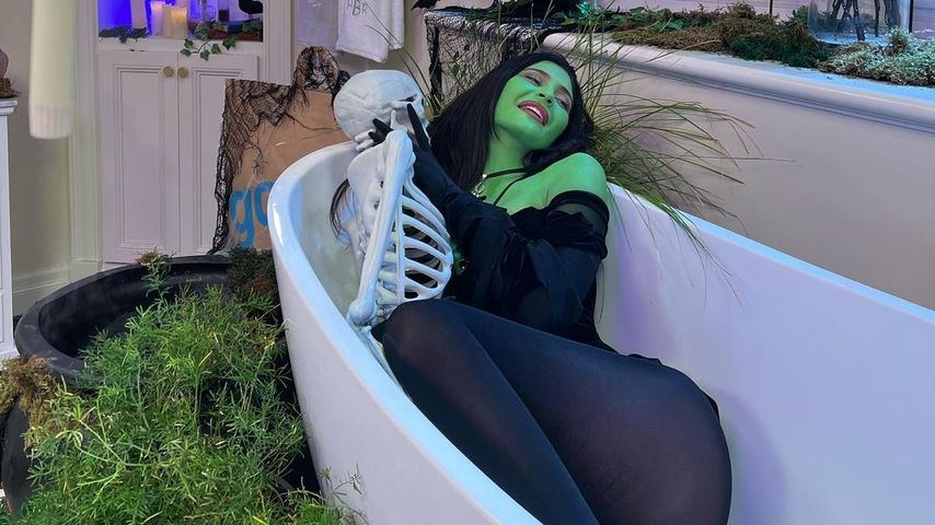 Kylie Jenner überrascht ihre Follower mit Halloween-Look!