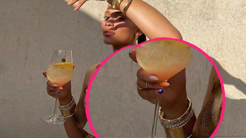 Schiefes Glas: Hat Kylie hier mit Photoshop nachgeholfen?