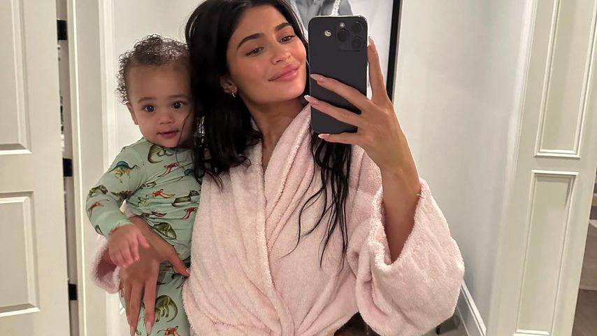 Kylie Jenner teilt süße Pics mit ihren Kids zum Muttertag