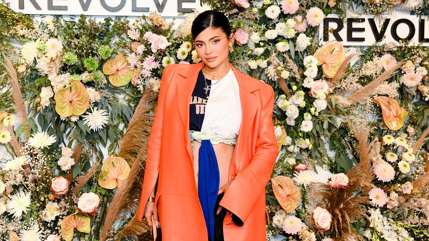Auf dem roten Teppich: Kylie Jenner zeigt nackten Babybauch