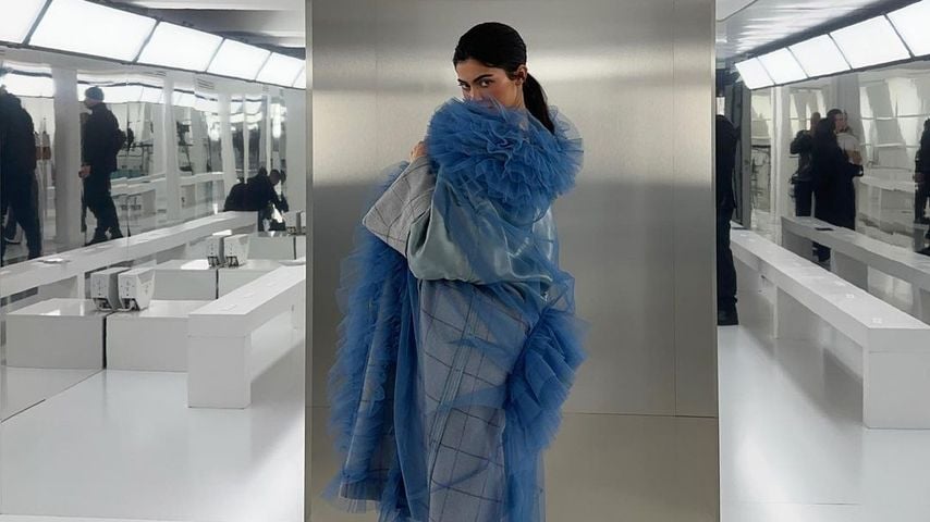 Paris Fashion Week: Kylie Jenner posiert im Cinderella-Look