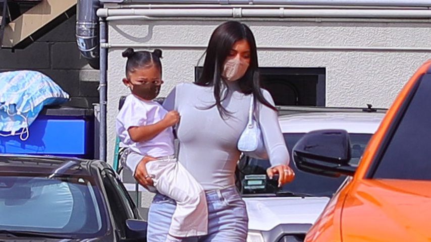 Ganz normal: Kylie Jenner mit Töchterchen in L.A. unterwegs