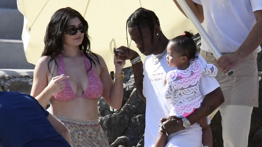 Geburtstagsreise schweißt Kylie, Travis und Stormi zusammen!