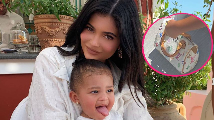 Kylie Jenners Tochter (2) trägt ein Täschchen für 810 Euro!