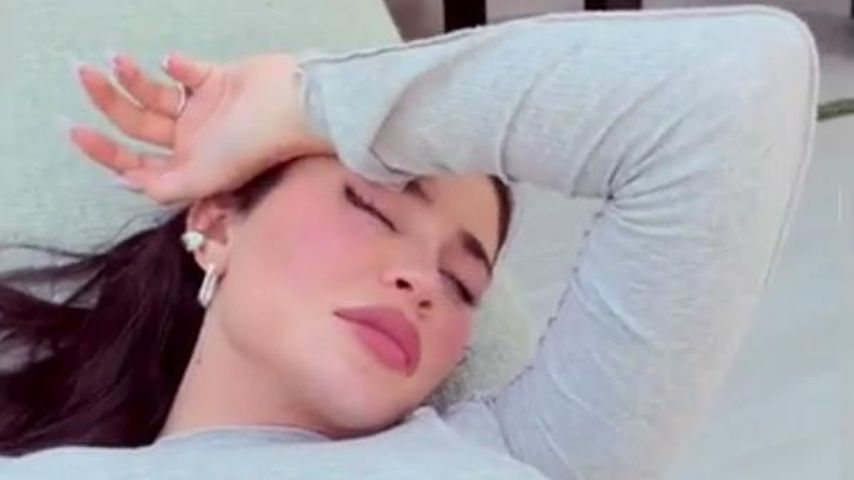 Niedliche Aufnahme: Kylie Jenner kuschelt mit ihrem Travis