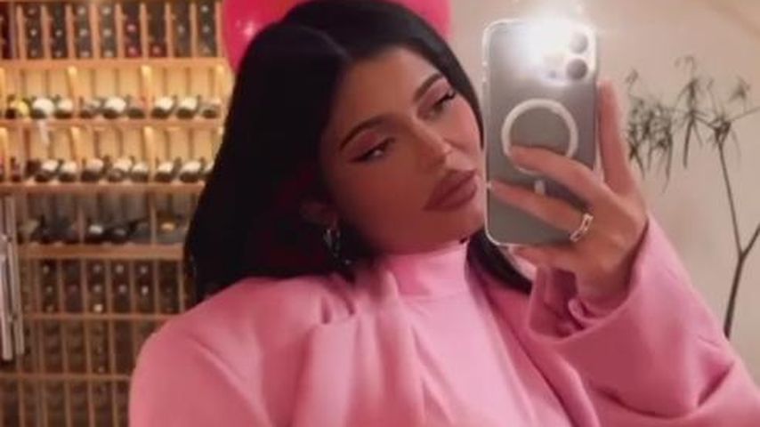 Fans rätseln: Verrät Kylie Jenner hier etwa den Babynamen?
