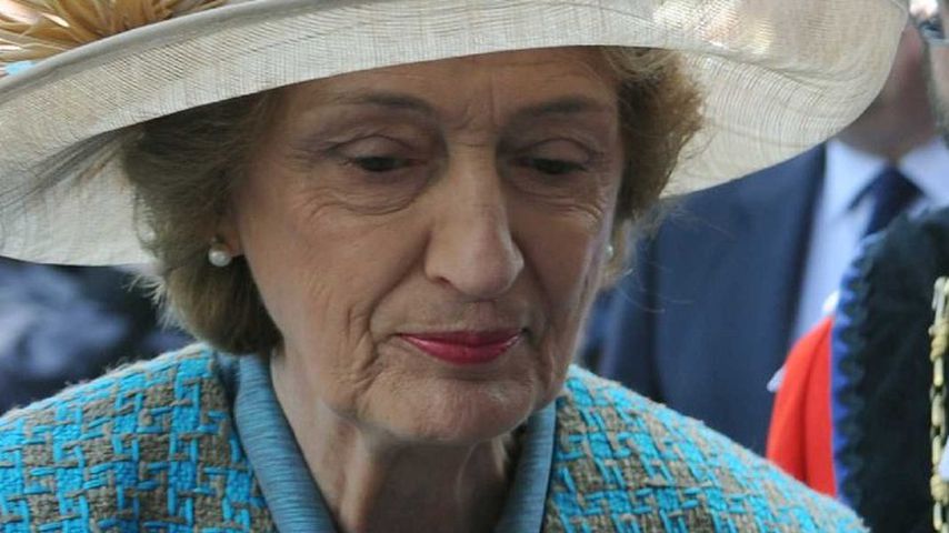 Lady Farnham, Hofdame der Queen