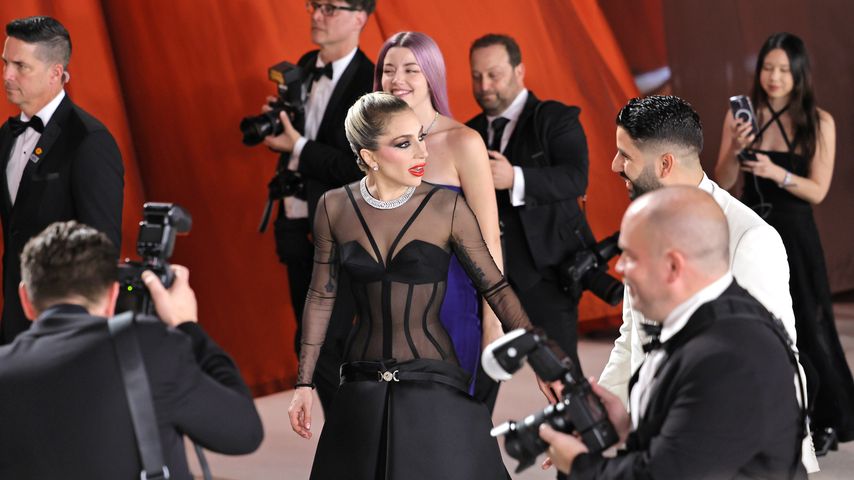 Lady Gaga eilt einem gestürzten Oscar-Fotografen zur Hilfe