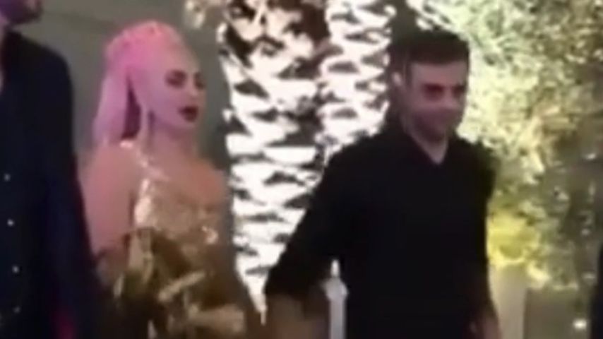 Lady Gaga mit einem Unbekannten in der Silvesternacht
