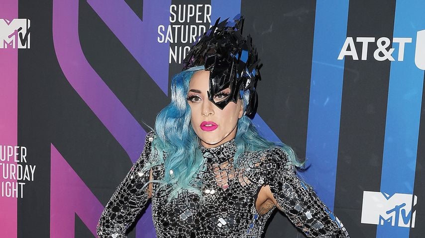 Sexy Glitzer-Einteiler: Lady Gaga flasht im Disco-Kugel-Look