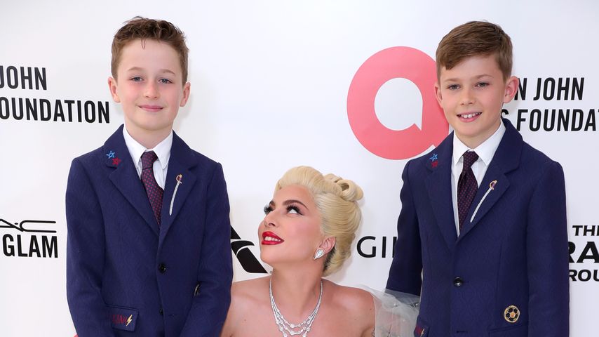 Lady Gaga mit Elijah und Zachary Furnish-John im März 2022 in West Hollywood
