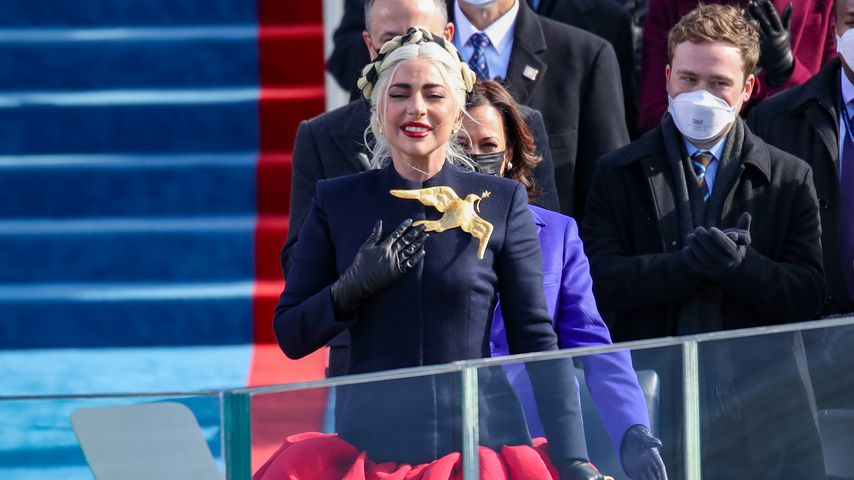 Biden-Vereidigung: Lady Gaga singt in "Hunger Games"-Kleid