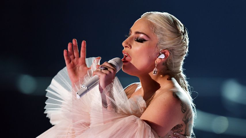 Was ist das? Lady Gaga sorgt mit DIESER Brille für Lacher!