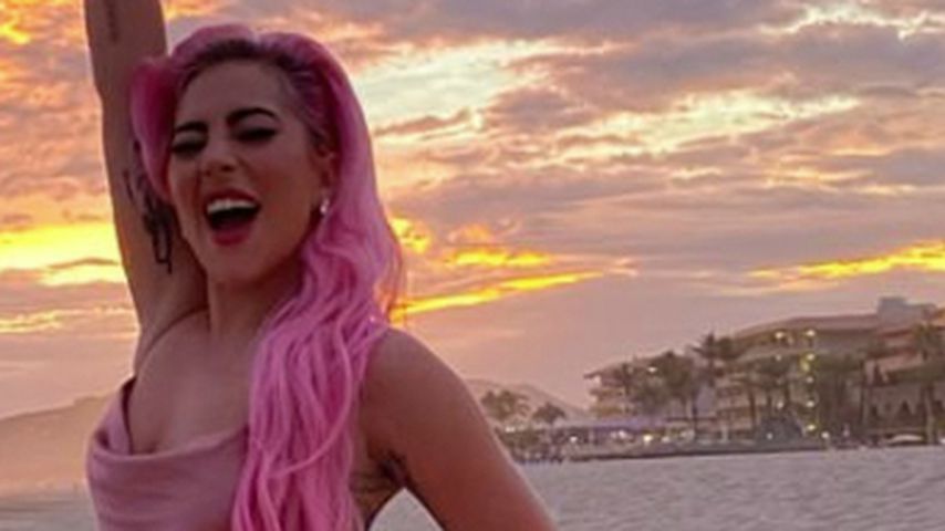 Ganz in Rosa: Lady Gaga strahlt als Brautjungfer in Mexiko