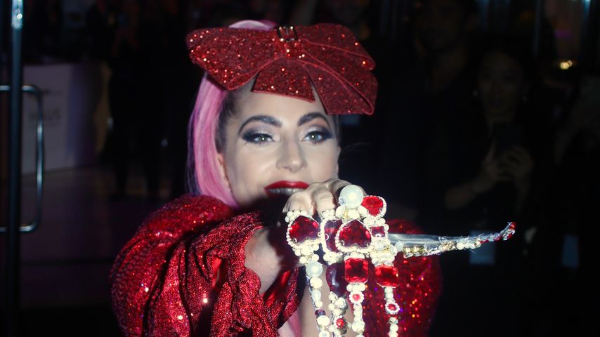 Skurril: Lady Gaga ist mit XXL-Juwelenkrallen unterwegs