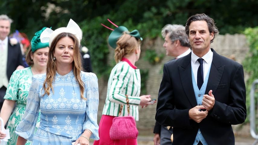 Lady Natasha Rufus Isaacs und Rupert Finch treffen zur Hochzeit von Peter Phillips und Harriet Sperling an der All Saints' Church ein