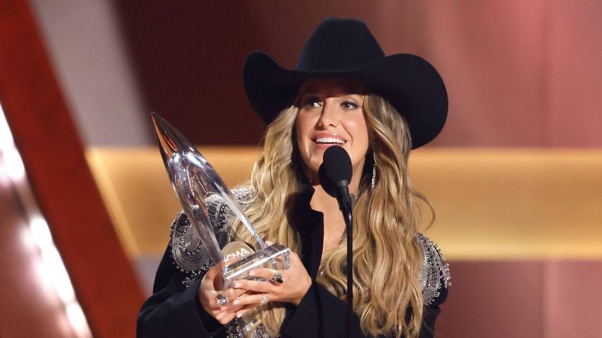 Lainey Wilson räumt bei den Country Music Awards 2025 ab