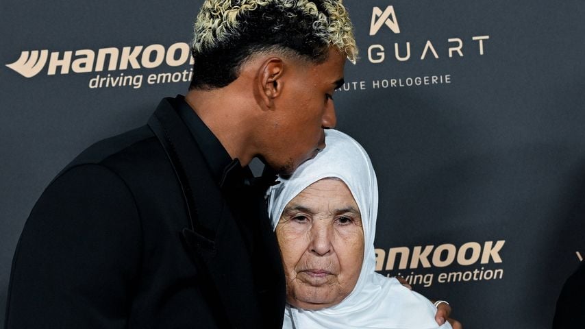 Lamine Yamal und seine Großmutter bei der Ballon-d’Or-Gala 2025