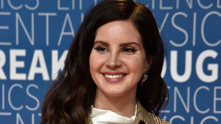 Ungewohnter Anblick: Lana Del Rey als Hippie-Girl