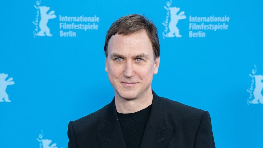 Schock in Berlin: Lars Eidinger verletzt Zuschauer mit Degen