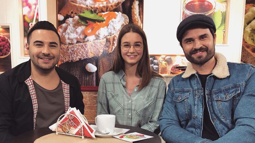 Lars Steinhöfel, Josephine Becker und Miloš Vuković am "Unter uns Set"
